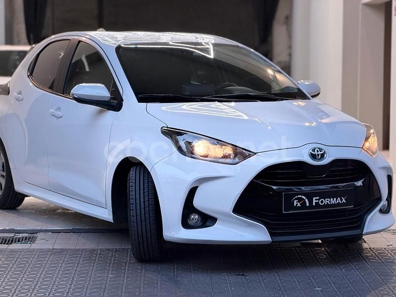 Blanco Usado 2022 Toyota Yaris Hybrid Business Edition Berlina | 16.500 € (Buen precio) - Imagen 1/4