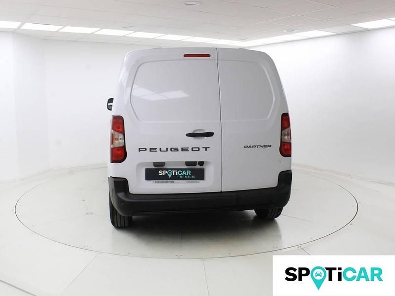 Usado Peugeot Partner 102 CV (75 kW) 2024 Blanco Monovolumen