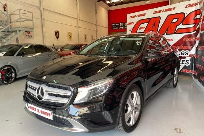 Usado Mercedes GLA200 Urban 156 CV (114 kW) 2015 Negro SUV