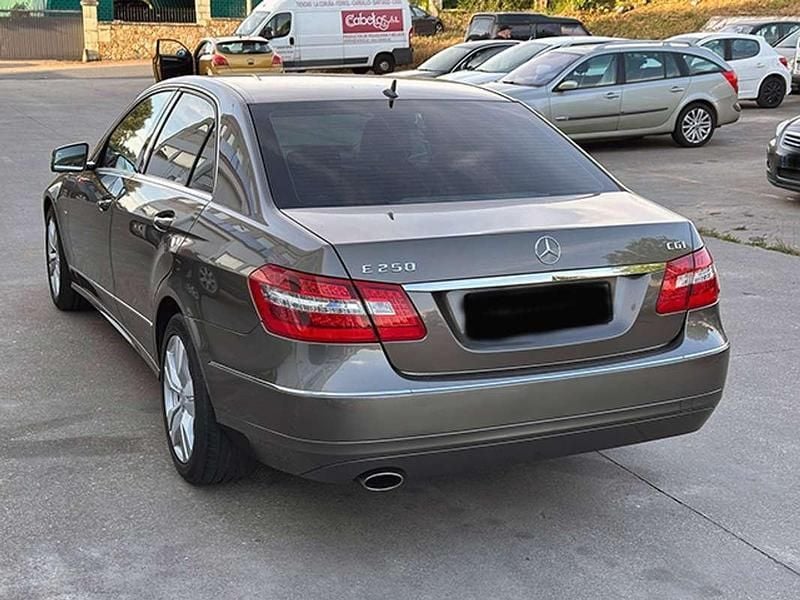 Usado Mercedes E250 Avantgarde 204 CV (150 kW) 2010 Gris Berlina