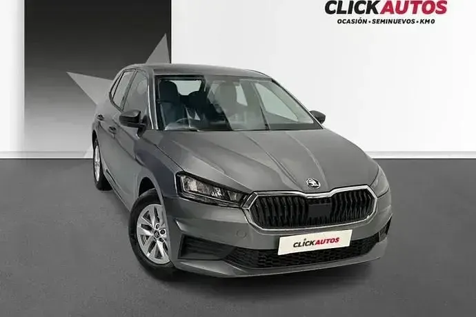 Usado Skoda Fabia Essence 80 CV (58 kW) 2025 Plata Utilitario