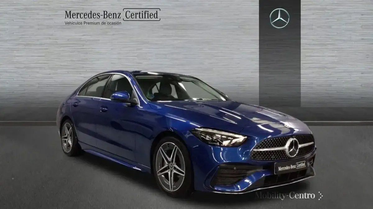 Usado Mercedes C220 AMG line 200 CV (147 kW) 2022 Spektral blue  metallic paint Berlina