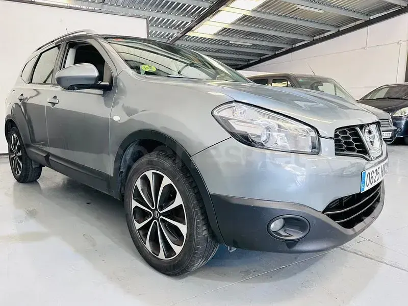 Usado Nissan Qashqai +2 360º 130 CV (95 kW) 2013 Gris / plata SUV