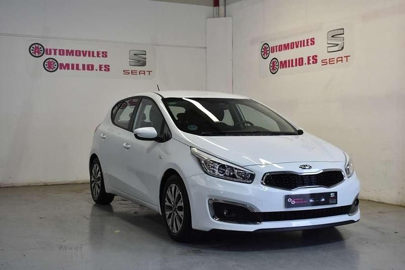 Blanco Usado 2015 Kia Ceed GT Utilitario | 10.900 € (Un poco caro) - Imagen 1/4