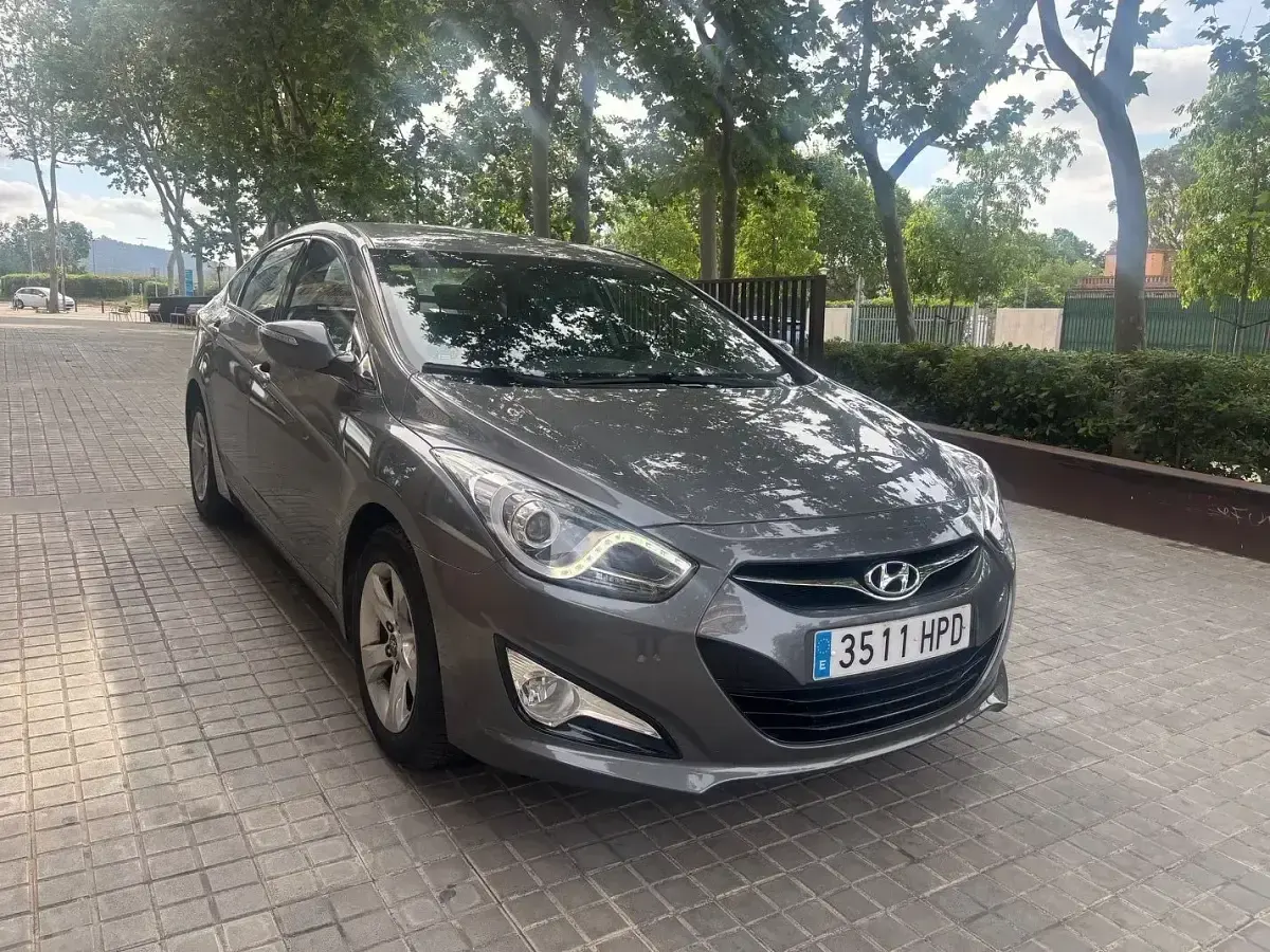 Usado Hyundai i40 135 CV (99 kW) 2013 Gris Berlina