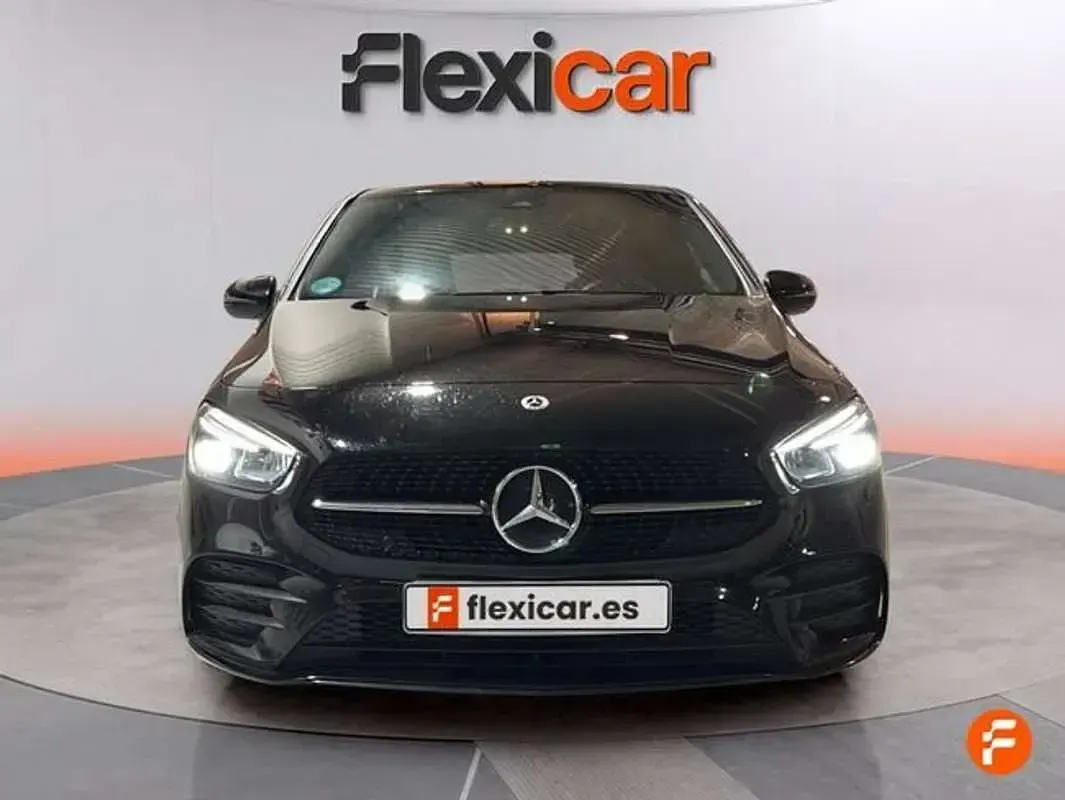 Usado Mercedes B200 150 CV (110 kW) 2021 Negro Utilitario