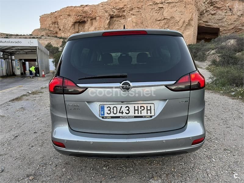 Usado Opel Zafira Tourer Excellence 130 CV (95 kW) 2013 Gris / plata Monovolumen