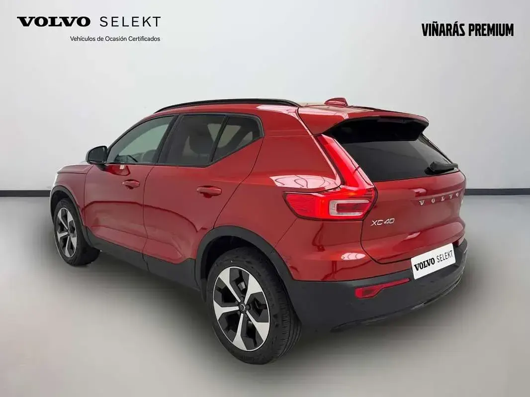 Usado Volvo XC40 Plus 197 CV (144 kW) 2024 Rojo SUV