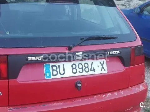 Usado Seat Ibiza 60 CV (44 kW) 1999 Rojo Utilitario