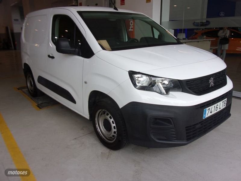 Blanco Usado 2021 Peugeot Partner S Monovolumen | 12.990 € - Imagen 1/4