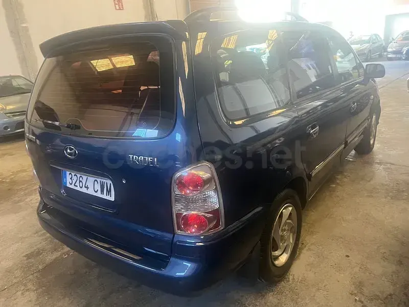 Usado Hyundai Trajet GLS 112 CV (82 kW) 2004 Azul Monovolumen