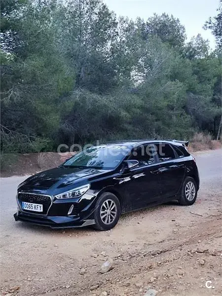 Usado Hyundai i30 120 CV (88 kW) 2017 Negro Berlina