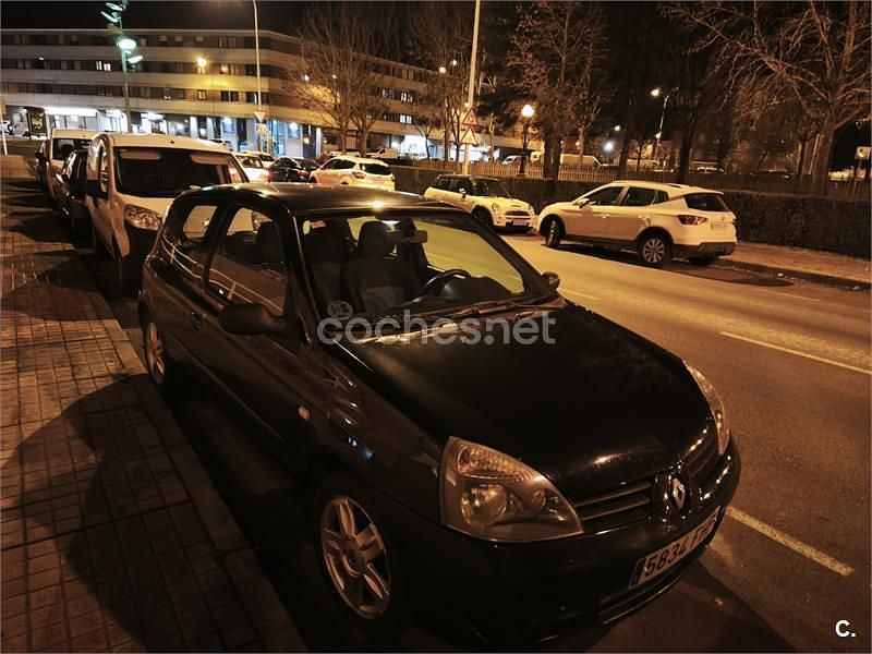 Negro Usado 2007 Renault Clio II Dynamique Berlina | 2500 € (Buen precio) - Imagen 1/4