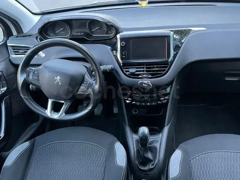 Usado Peugeot 208 Allure 82 CV (60 kW) 2016 Blanco Utilitario
