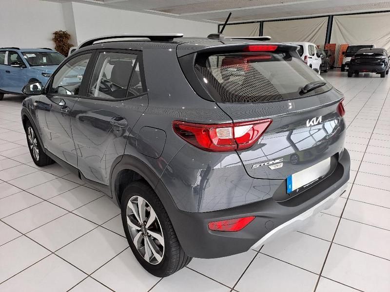 Usado Kia Stonic 100 CV (73 kW) 2021 Gris SUV