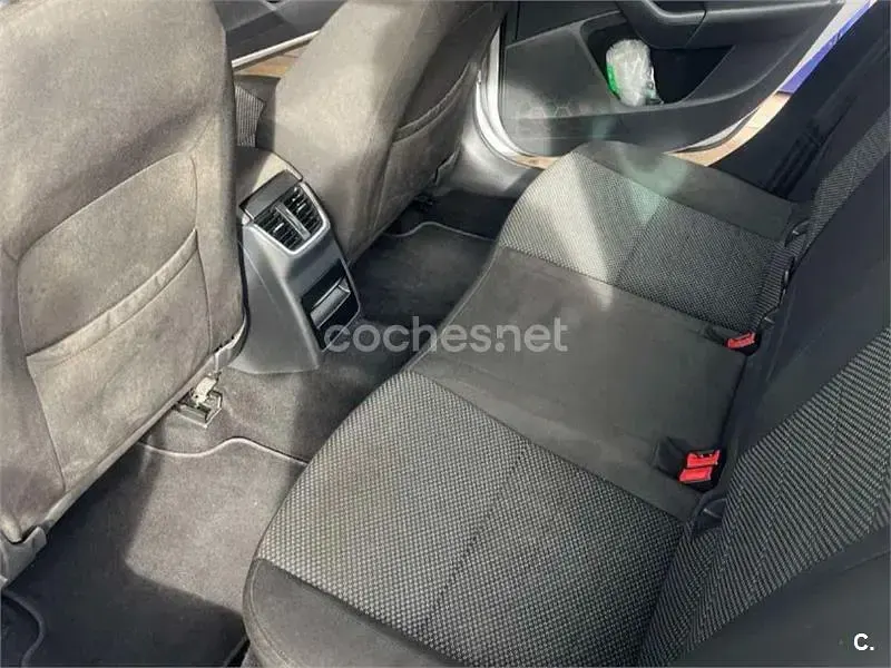 Usado Skoda Octavia Ambition 150 CV (110 kW) 2015 Gris / plata Familiar