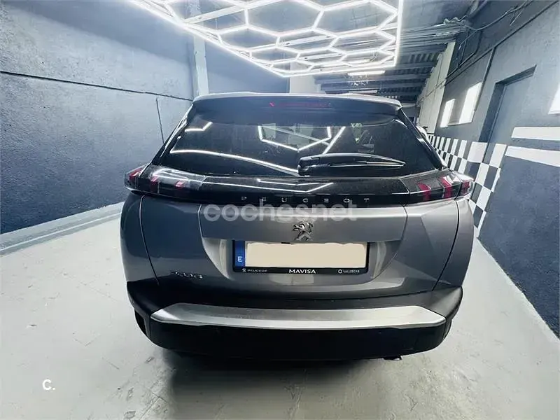 Usado Peugeot 2008 Style 110 CV (80 kW) 2021 Gris / plata SUV