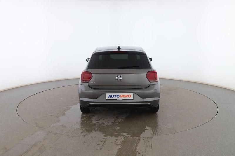 Usado VW Polo Advance 95 CV (69 kW) 2018 Gris Utilitario