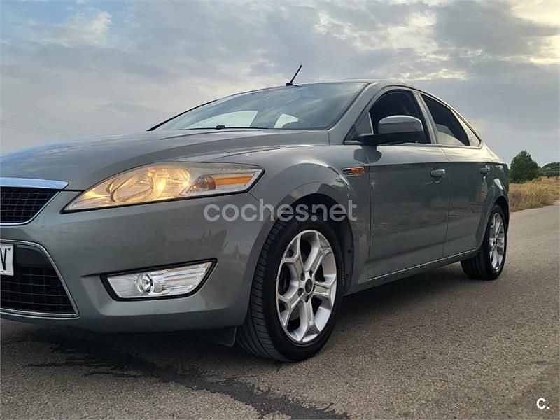 Gris / plata Usado 2009 Ford Mondeo Trend Berlina | 4799 € (Precio justo) - Imagen 1/4