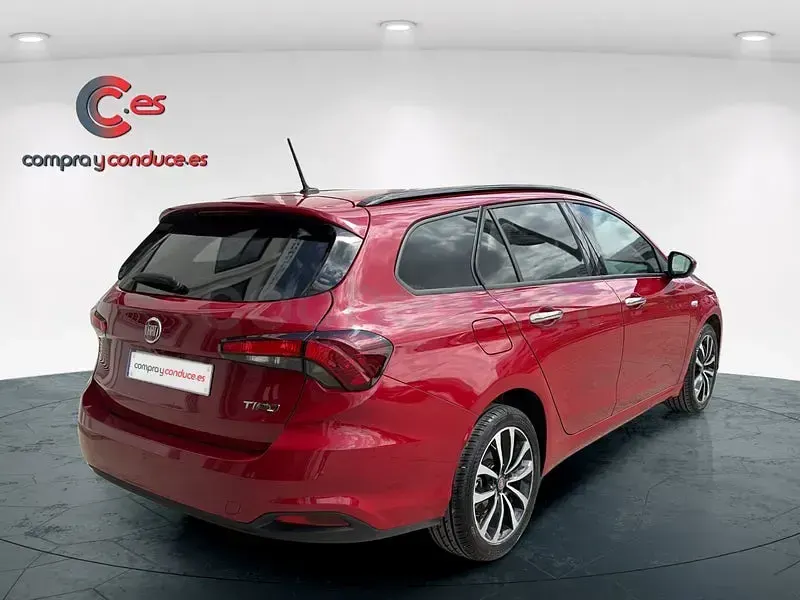 Usado Fiat Tipo Lounge 120 CV (88 kW) 2019 Rojo Familiar