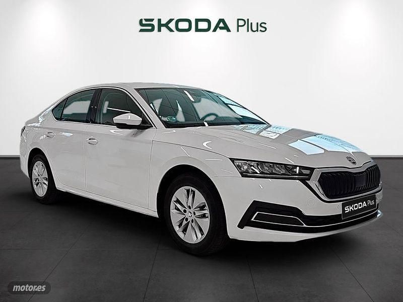 Blanco Usado 2025 Skoda Octavia Ambition Berlina | 22.490 € (Precio justo) - Imagen 1/4