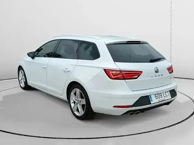 Usado Seat Leon FR 150 CV (110 kW) 2019 Blanco Familiar