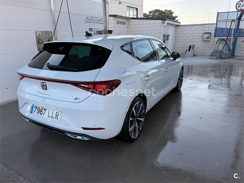 Usado Seat Leon FR 150 CV (110 kW) 2020 Blanco Berlina