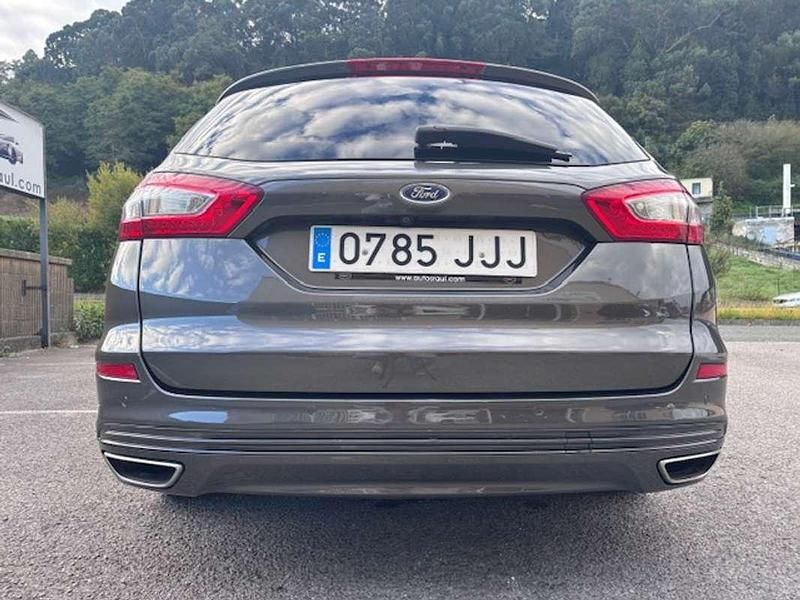 Usado Ford Mondeo Titanium 180 CV (132 kW) 2015 Gris Berlina