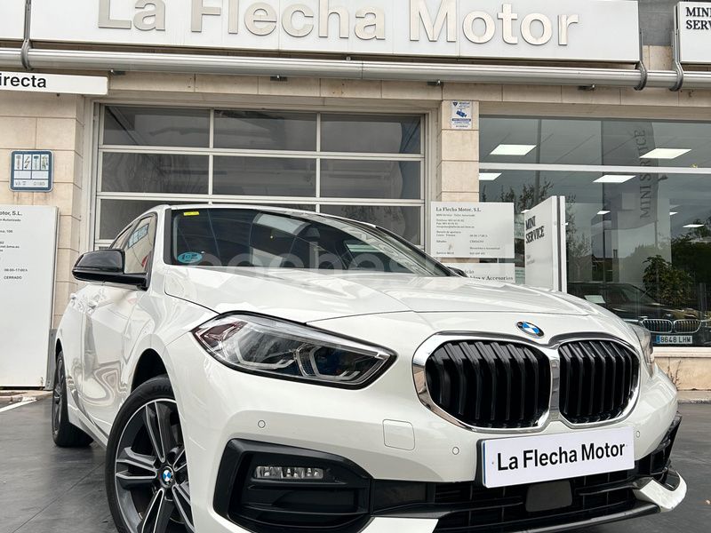 Blanco Usado 2020 BMW 116 Shadowline Utilitario | 23.490 € (Un poco caro) - Imagen 1/4