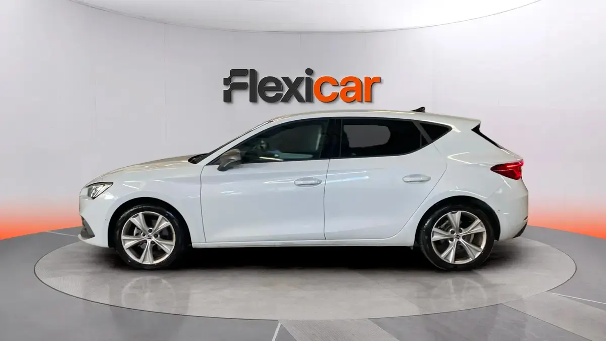 Usado Seat Leon Style 116 CV (85 kW) 2024 Blanco Utilitario