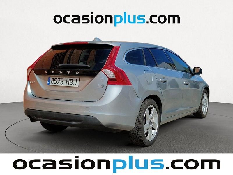 Usado Volvo V60 Momentum 163 CV (119 kW) 2011 Gris plata Familiar