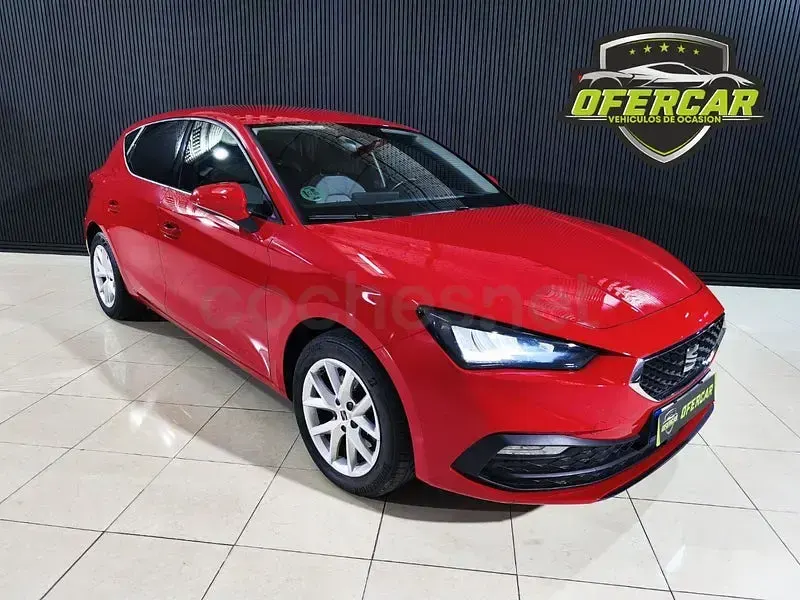 Usado Seat Leon Style 150 CV (110 kW) 2022 Rojo Berlina