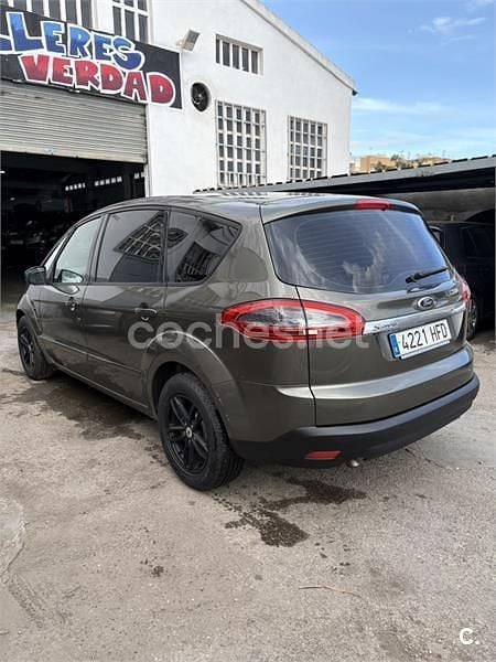 Begagnad Ford S-MAX Trend 140 HK (102 kW) 2011 Brun Minibuss