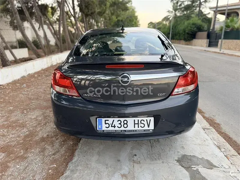 Usado Opel Insignia Excellence 130 CV (95 kW) 2013 Gris / plata Berlina