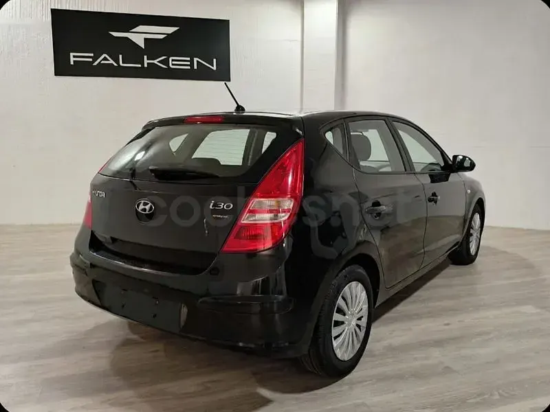 Usado Hyundai i30 Classic 109 CV (80 kW) 2009 Negro Berlina