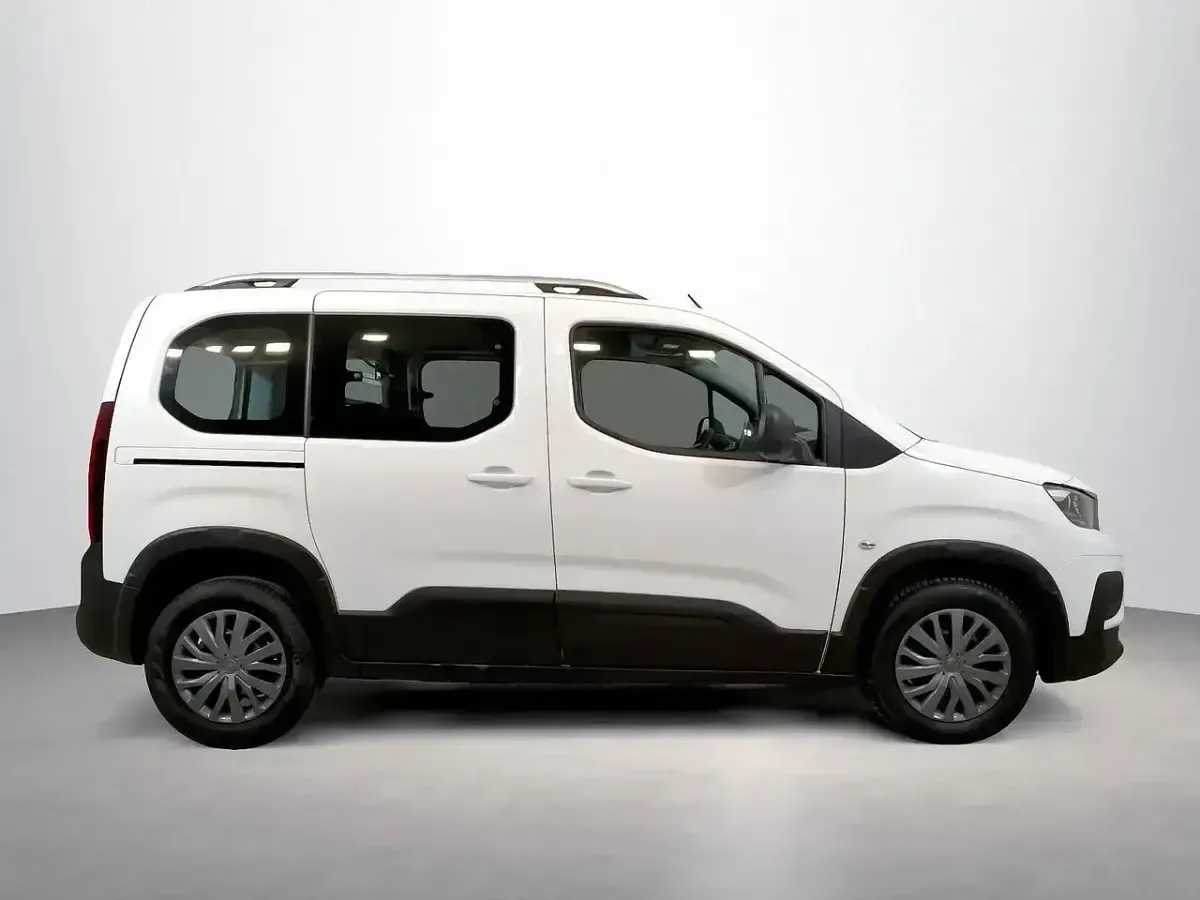 Usado Peugeot Rifter Allure 101 CV (74 kW) 2023 Blanco Monovolumen
