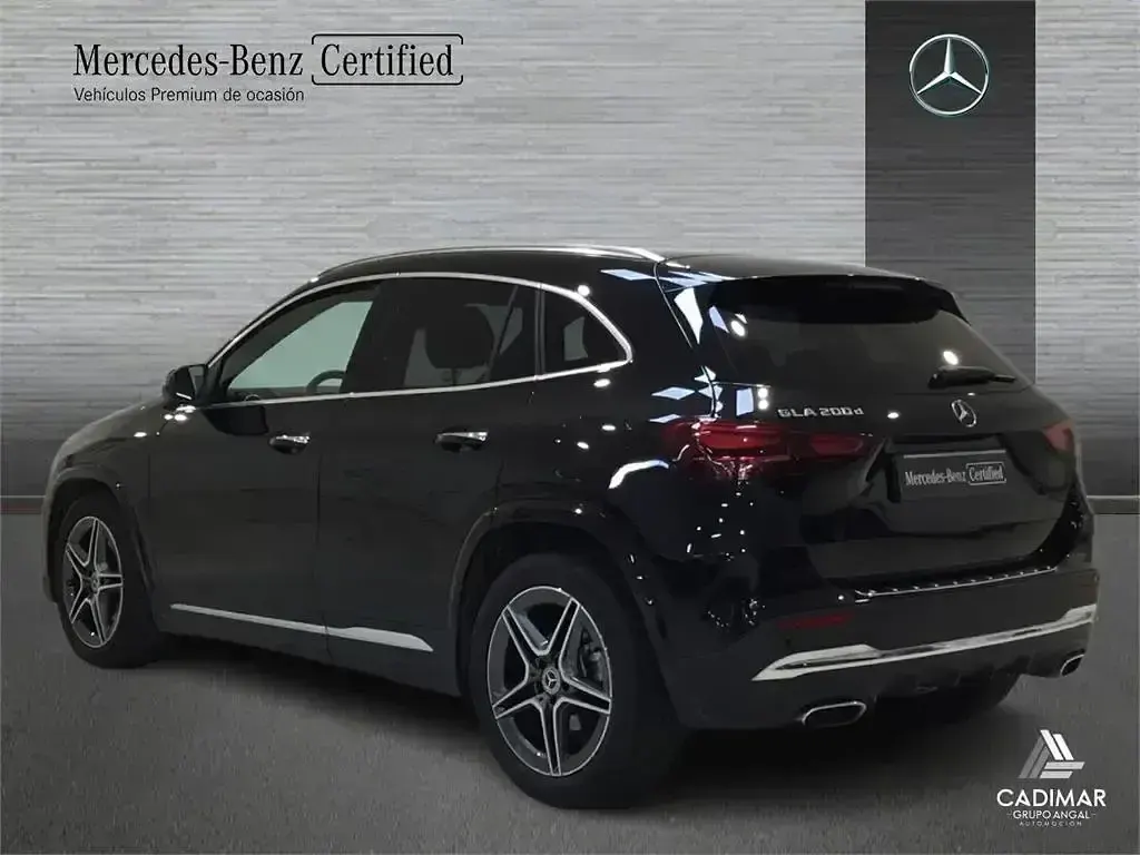 Usado Mercedes GLA200 AMG line 150 CV (110 kW) 2024 Negro SUV
