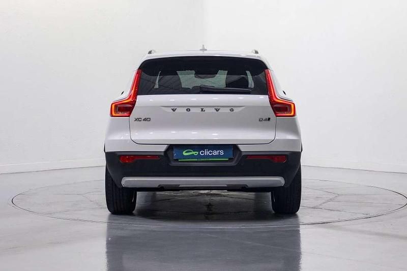 Usado Volvo XC40 Momentum 190 CV (139 kW) 2018 Blanco SUV