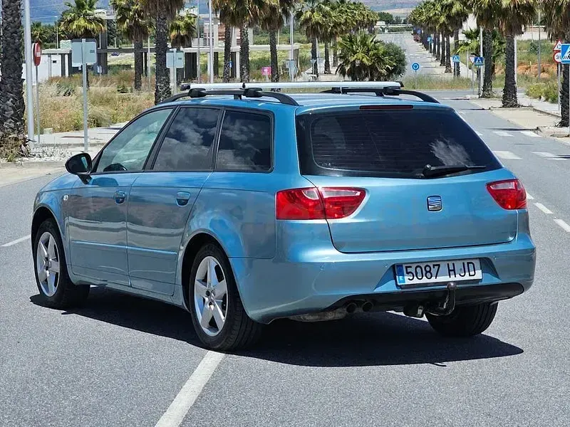 Usado Seat Exeo Style 120 CV (88 kW) 2012 Azul Familiar