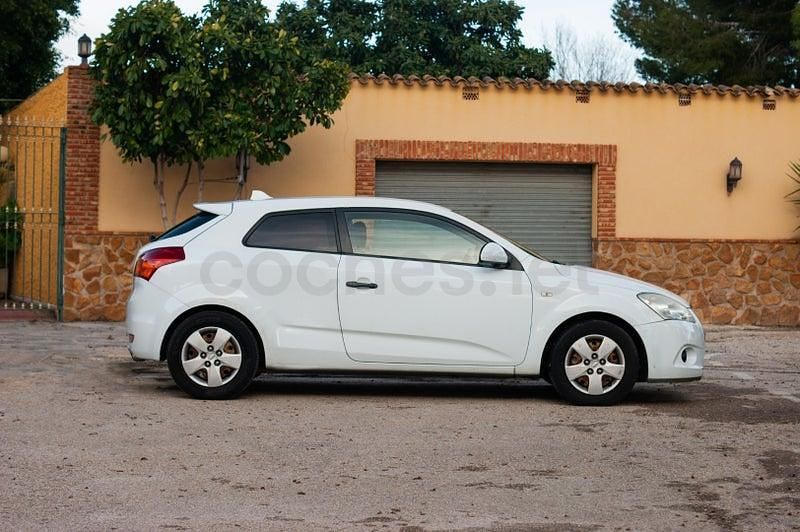 Usado Kia Ceed Active 126 CV (92 kW) 2009 Blanco Utilitario