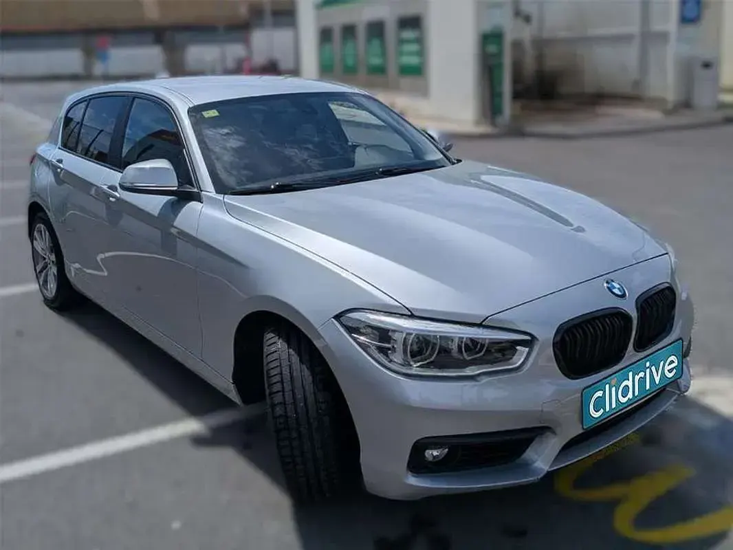 Usado BMW 118 Sport Line 136 CV (100 kW) 2018 Gris Utilitario