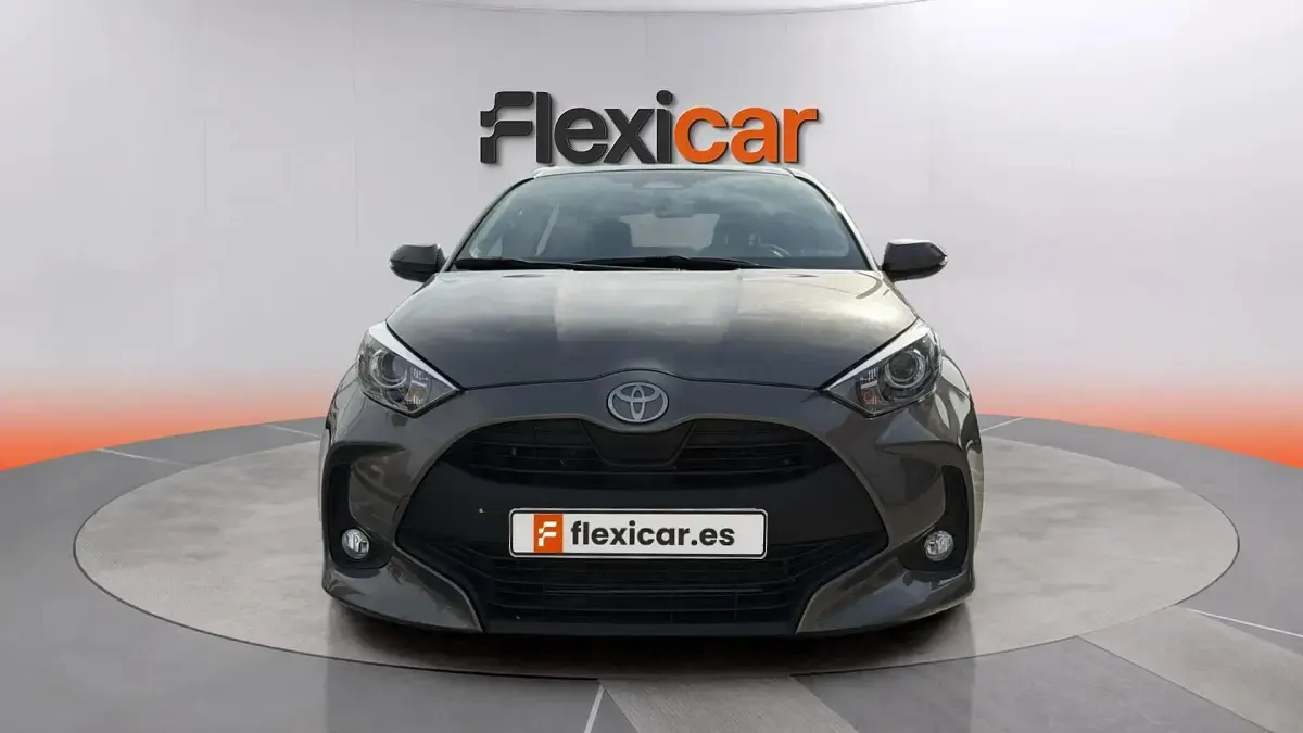 Usado Toyota Yaris Hybrid Active 116 CV (85 kW) 2025 Marrón Berlina