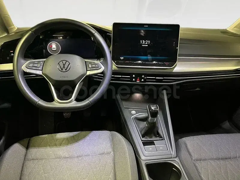 Usado VW Golf VIII 115 CV (84 kW) 2025 Gris / plata Berlina