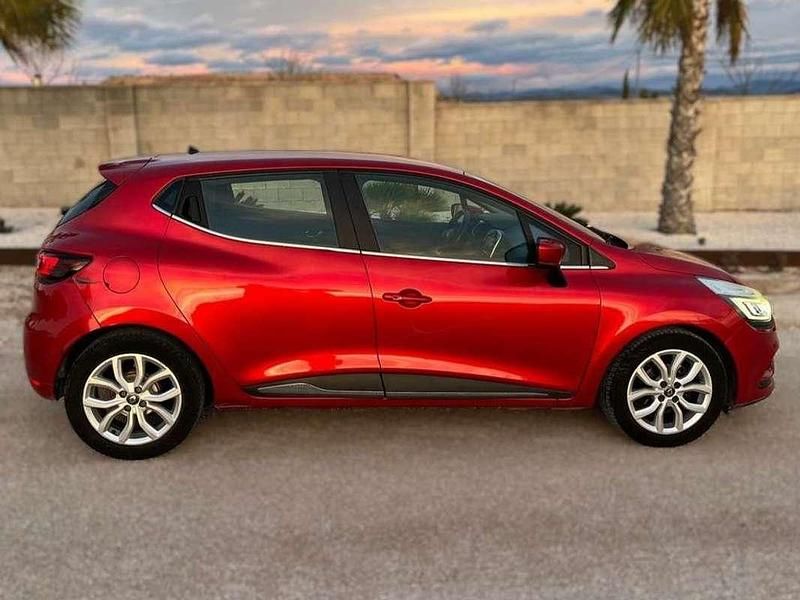 Usado Renault Clio IV LIMITED 90 CV (66 kW) 2017 Rojo Utilitario