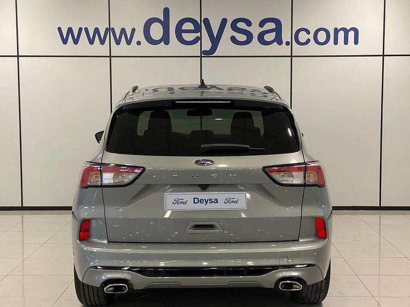 Usado Ford Kuga ST-Line 120 CV (88 kW) 2022 Plateado SUV