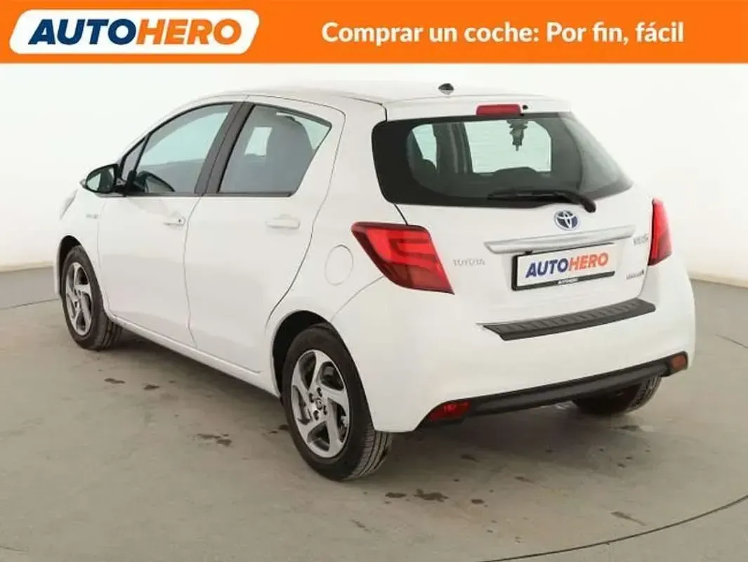 Usado Toyota Yaris Hybrid Active 99 CV (72 kW) 2017 Blanco Utilitario