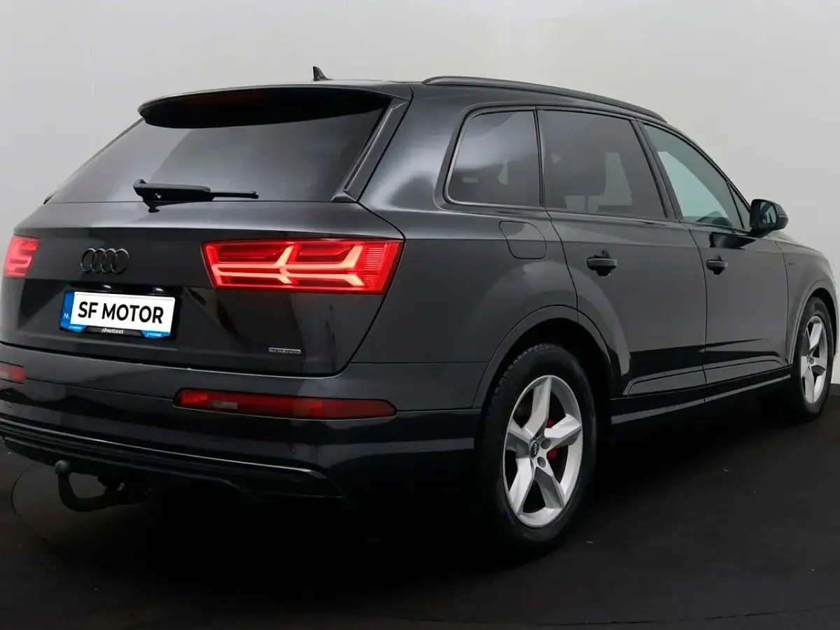 Usado Audi Q7 Sport 258 CV (189 kW) 2016 Negro metalizado SUV
