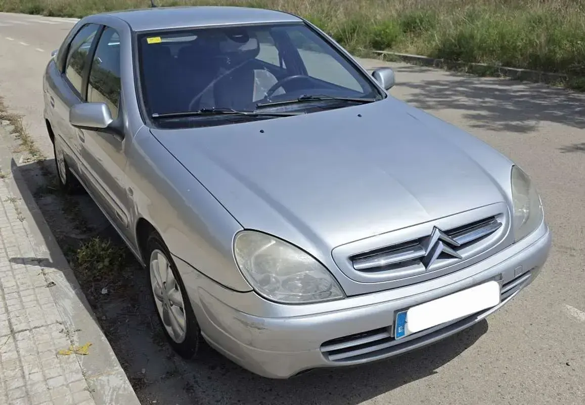 Usado Citroën Xsara Exclusive 90 CV (66 kW) 2001 Gris Utilitario