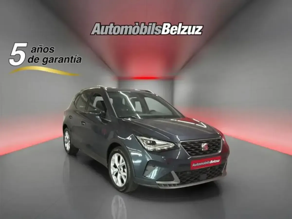 Usado Seat Arona FR 116 CV (85 kW) 2025 Gris SUV