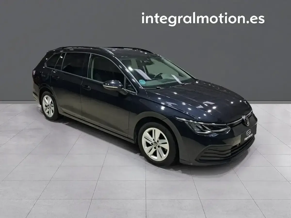 Usado VW Golf VIII 110 CV (80 kW) 2022 Negro Familiar